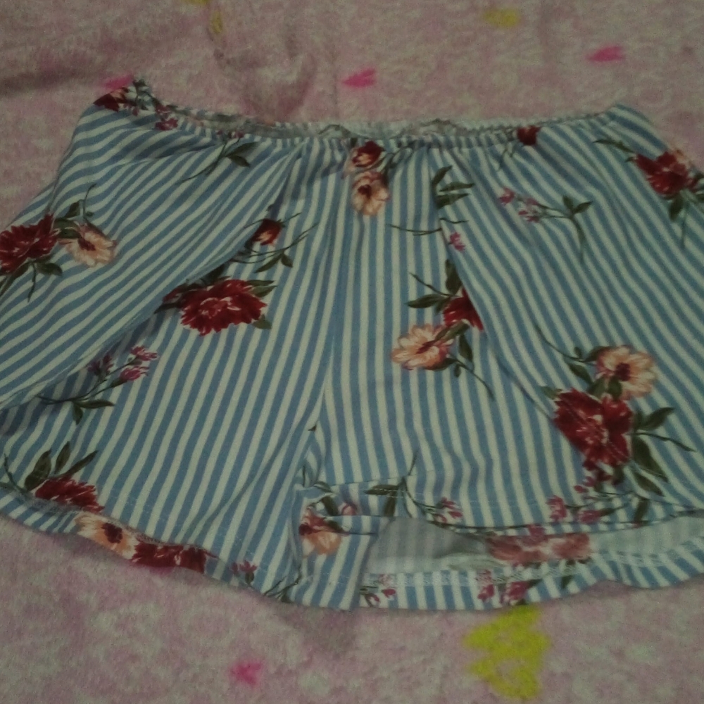 clothes - Picture 4 of 4